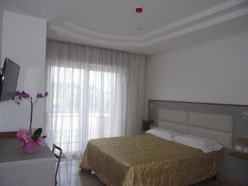 Hotel Il Girasole Terracina Exterior foto