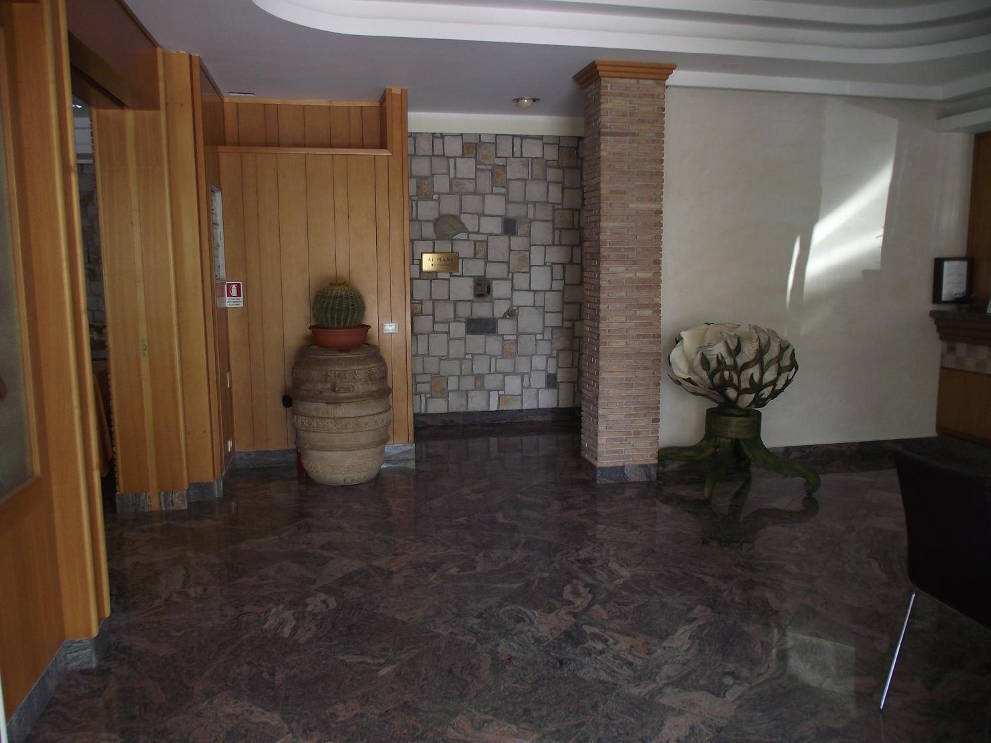 Hotel Il Girasole Terracina Exterior foto