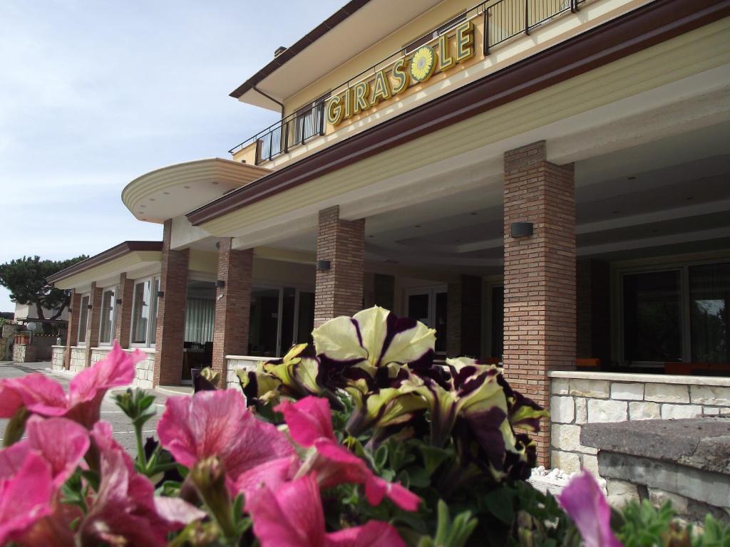 Hotel Il Girasole Terracina Exterior foto