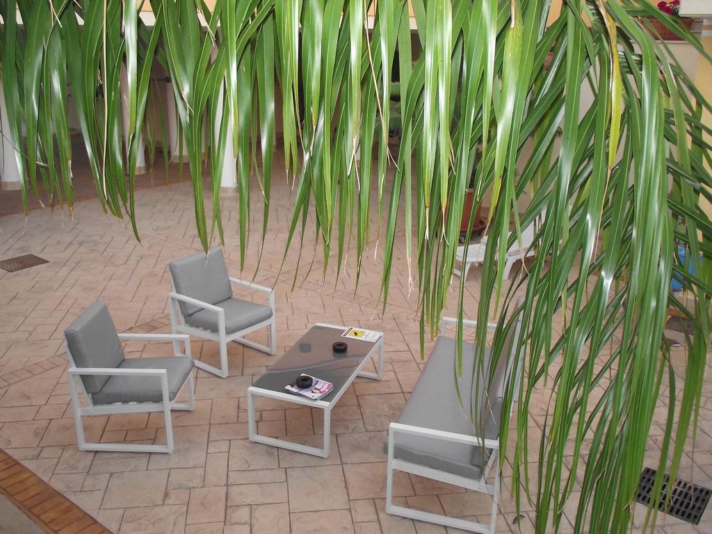 Hotel Il Girasole Terracina Exterior foto